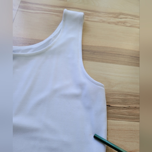 $15 Chico's Bundle Top and Shorts - Picture 7 of 8